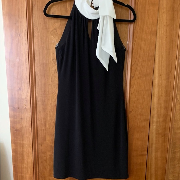 White House Black Market Black & White Bow Neck Shift Dress - Picture 3 of 9